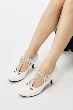BABEYOND Shoes|Closed Toe T-Strap Rhinestone Pumps