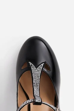 BABEYOND Shoes|Closed Toe T-Strap Rhinestone Pumps