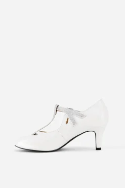 BABEYOND Shoes|Closed Toe T-Strap Rhinestone Pumps